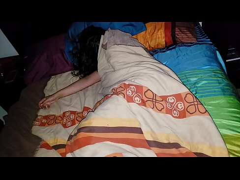 ❤️ Stepson jgħajjar lill-mara żagħżugħa tiegħu waqt li torqod. Porn magħmul fid-dar fil-porn mt.robosexshop.ru ❌️❤